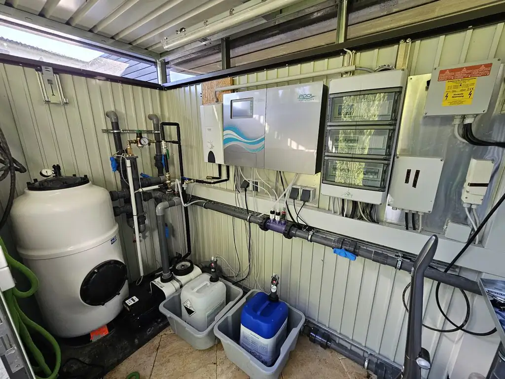 Plant room with filter vessel and water-treatment controls
